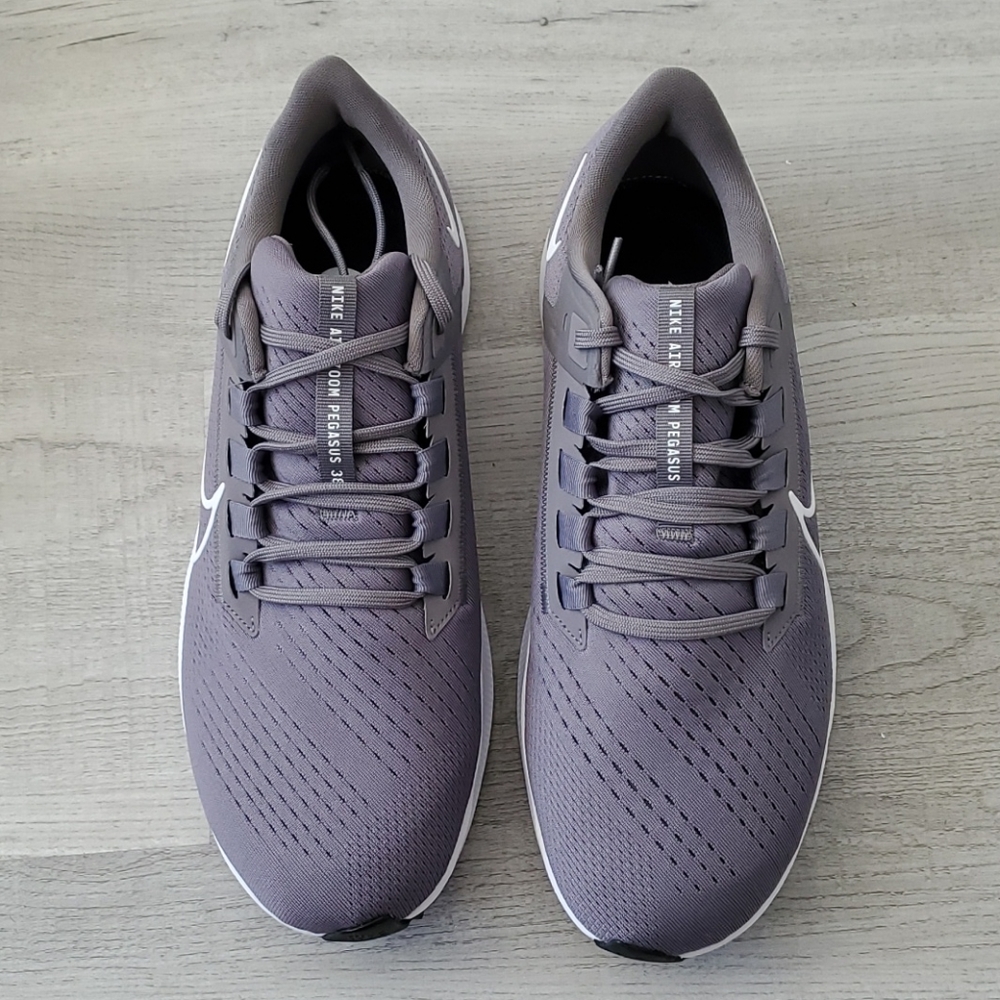 NEW Nike Pegasus 38 Men sz. 11 Grey